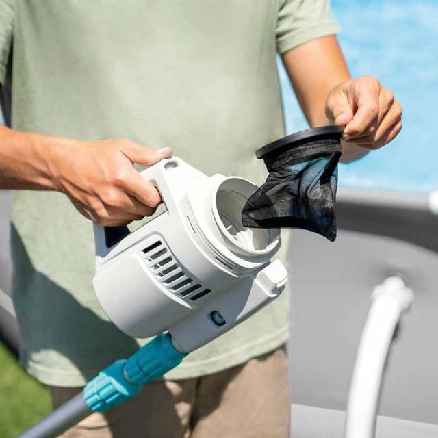 Intex nettoyeur piscine  à batterie 28628